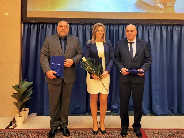 A képen: Konyár Zoltán, Tatár Hajnalka, Kerdine Mahdi